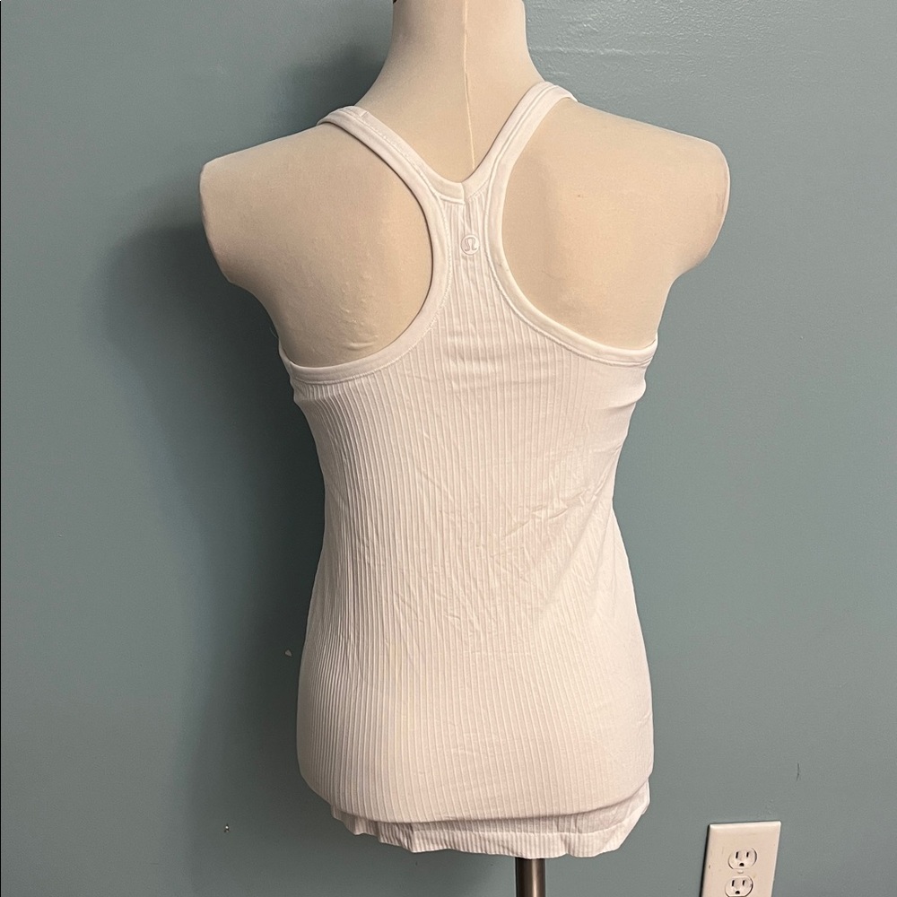 lululemon athletica White Ribbed Racerback Tank Sz 8 Padded Shelf Bra